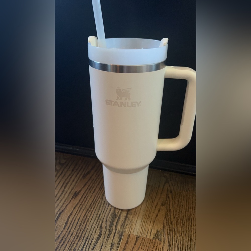Stanley 40oz water bottle
